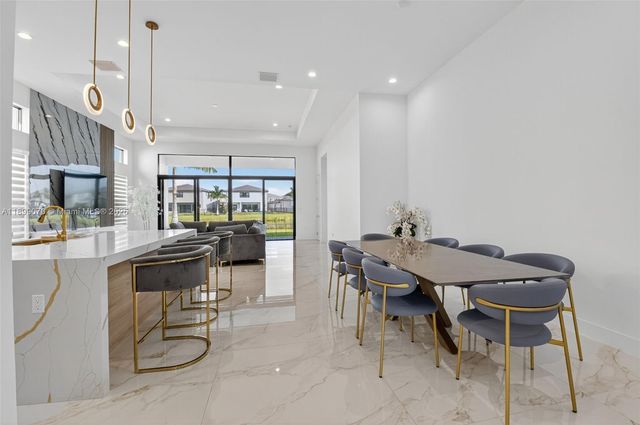 8317 Essex Country Club Dr, Boca Raton, FL 33434