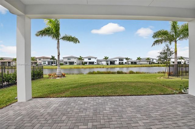 8317 Essex Country Club Dr, Boca Raton, FL 33434