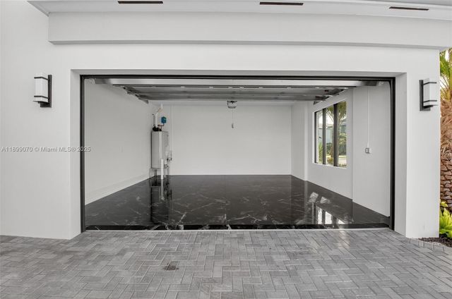 8317 Essex Country Club Dr, Boca Raton, FL 33434