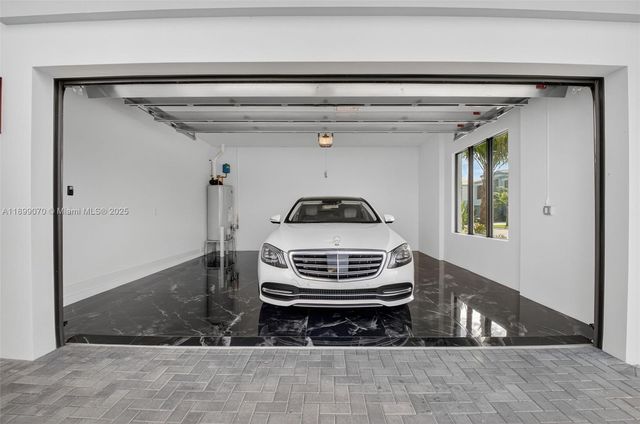 8317 Essex Country Club Dr, Boca Raton, FL 33434