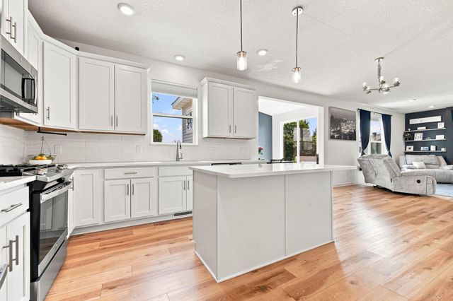 15519 Goodview Trail N, Hugo, MN 55038