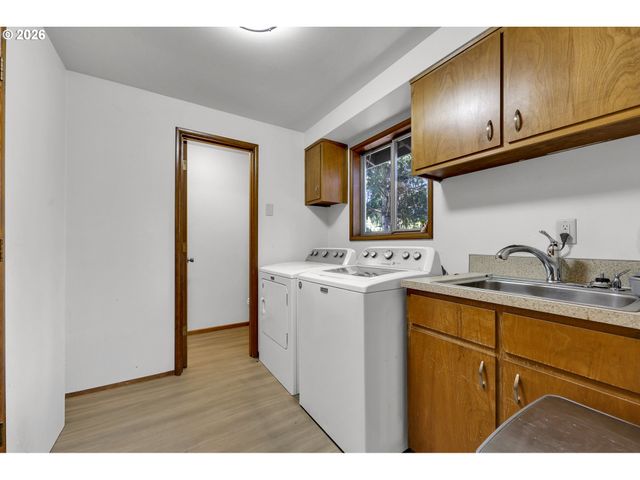 4791 LARKWOOD St, Eugene, OR 97405