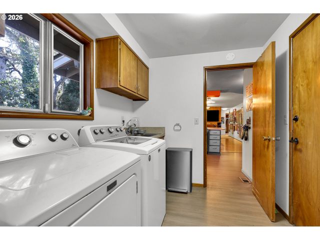 4791 LARKWOOD St, Eugene, OR 97405
