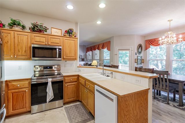 7 Highland Parkway, Bella Vista, AR 72715