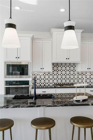 4211 W 158th Terrace, Overland Park, KS 66224