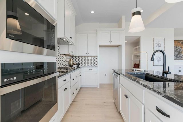 4211 W 158th Terrace, Overland Park, KS 66224