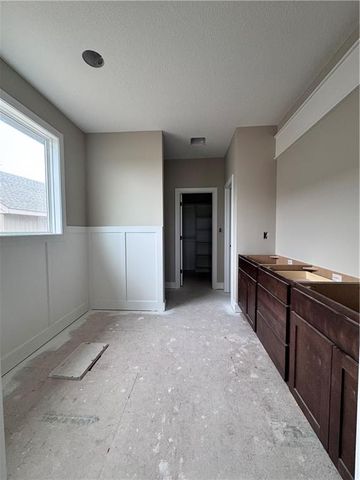 4211 W 158th Terrace, Overland Park, KS 66224