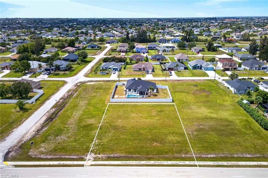 Image 5 of property listing at 2806 Tropicana PKWY W, Cape Coral, FL 33993