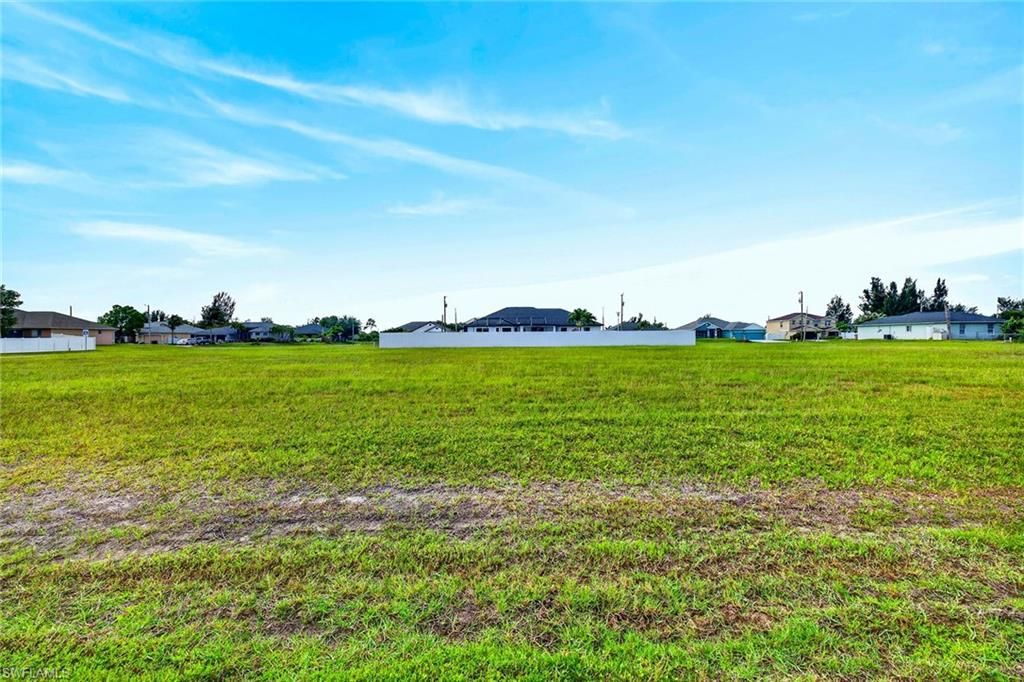 Image 6 of property listing at 2806 Tropicana PKWY W, Cape Coral, FL 33993