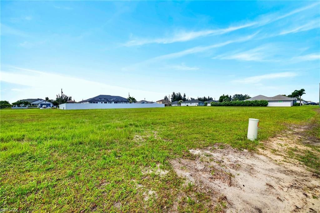 Image 8 of property listing at 2806 Tropicana PKWY W, Cape Coral, FL 33993