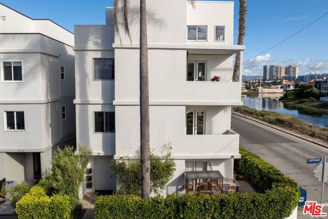 29 Lighthouse Street 2, Marina Del Rey, CA 90292