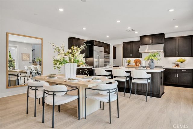 200 Chorus, Irvine, CA 92618
