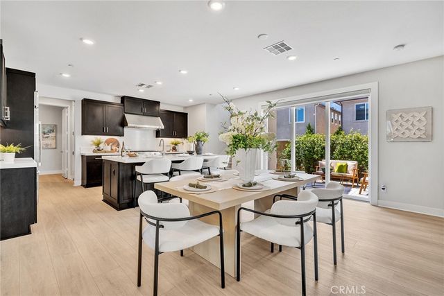 200 Chorus, Irvine, CA 92618