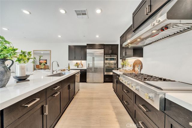 200 Chorus, Irvine, CA 92618