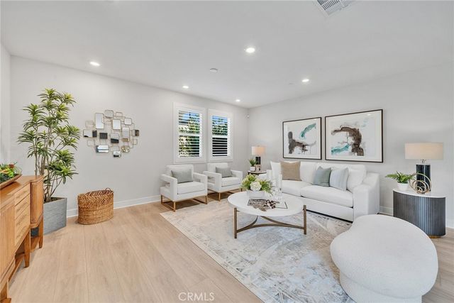 200 Chorus, Irvine, CA 92618