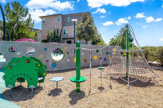 200 Chorus, Irvine, CA 92618