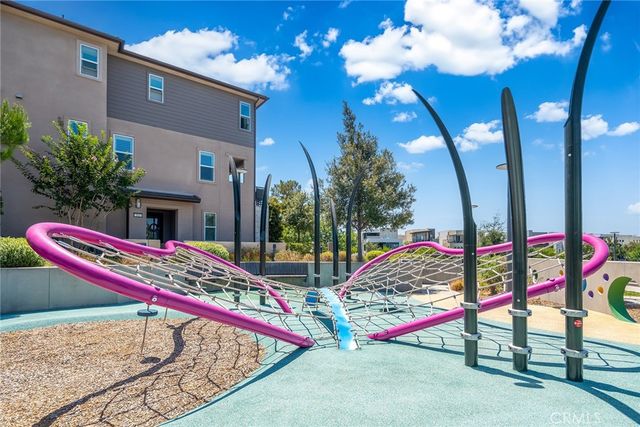 200 Chorus, Irvine, CA 92618