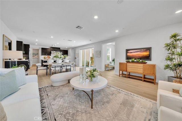 200 Chorus, Irvine, CA 92618