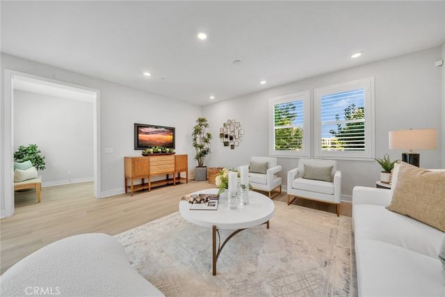 200 Chorus, Irvine, CA 92618