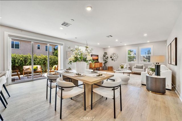 200 Chorus, Irvine, CA 92618