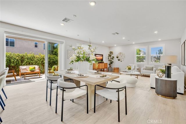 200 Chorus, Irvine, CA 92618