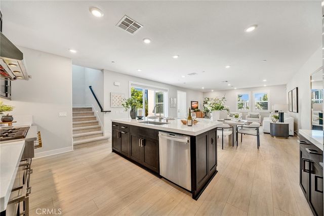 200 Chorus, Irvine, CA 92618