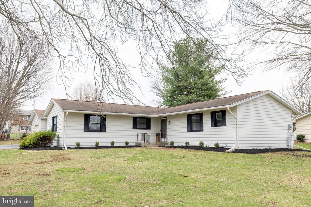 1286 FOX DEN DRIVE, Chambersburg, PA 17202