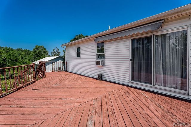 4015 Mapleton Road, Wheatfield, NY 14120