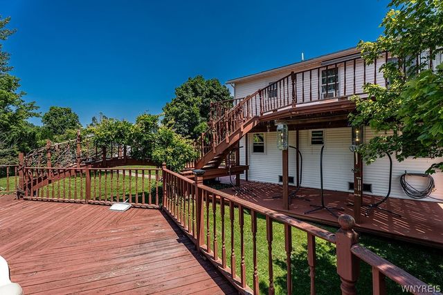 4015 Mapleton Road, Wheatfield, NY 14120