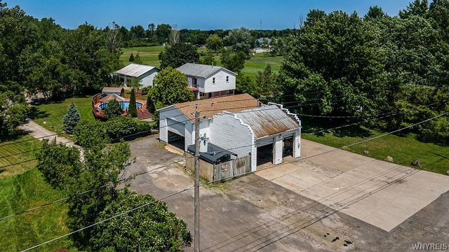 4015 Mapleton Road, Wheatfield, NY 14120