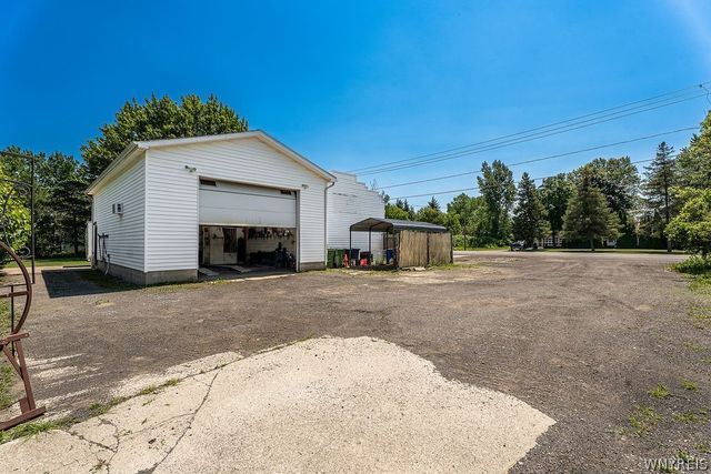 4015 Mapleton Road, Wheatfield, NY 14120