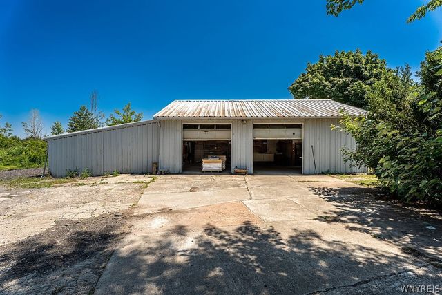 4015 Mapleton Road, Wheatfield, NY 14120
