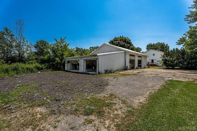 4015 Mapleton Road, Wheatfield, NY 14120