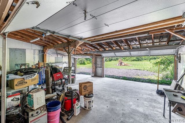 4015 Mapleton Road, Wheatfield, NY 14120