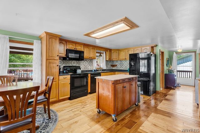 4015 Mapleton Road, Wheatfield, NY 14120