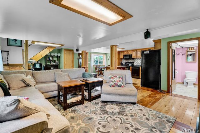 4015 Mapleton Road, Wheatfield, NY 14120