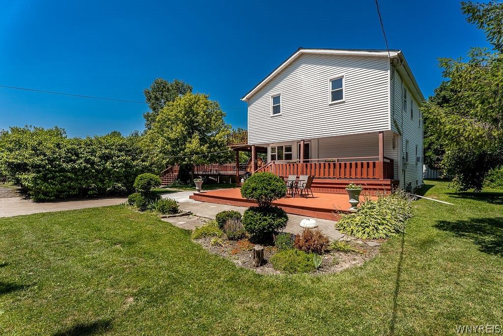 4015 Mapleton Road, Wheatfield, NY 14120