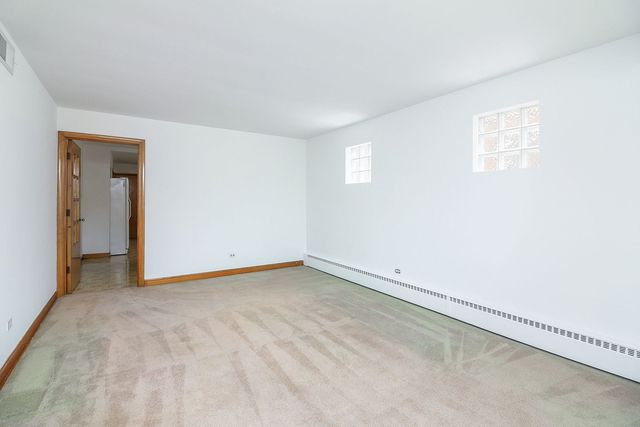 5549 S Meade Avenue, Chicago, IL 60638