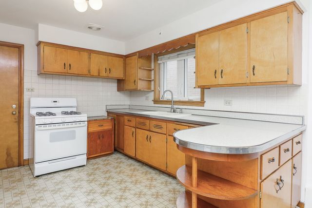5549 S Meade Avenue, Chicago, IL 60638