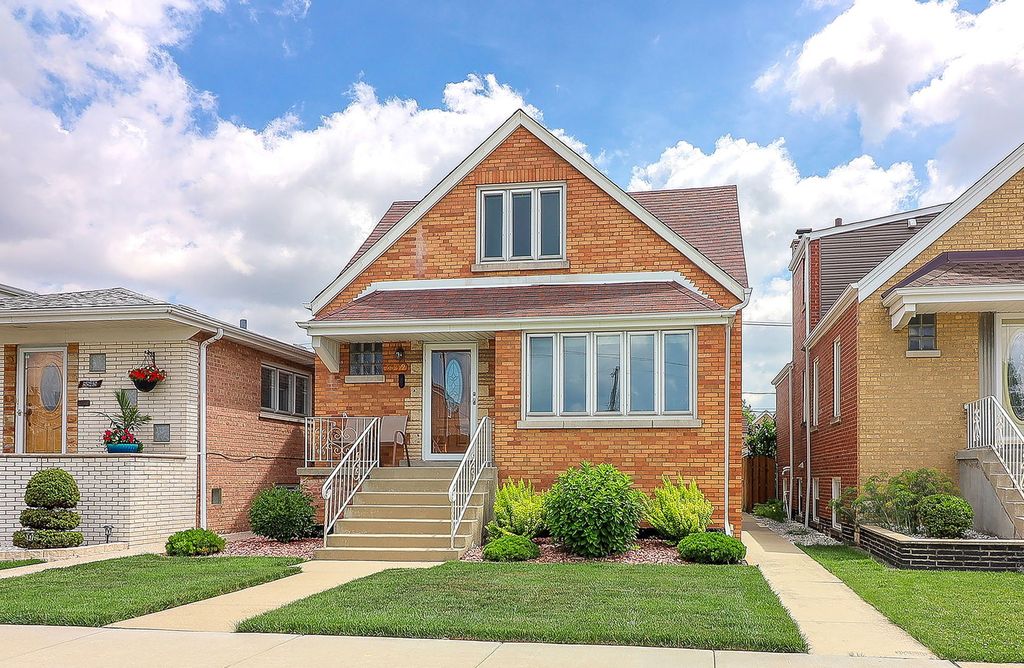 5549 S Meade Avenue, Chicago, IL 60638