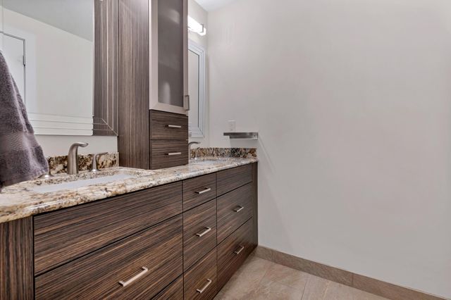 740 Portland Avenue 1614, Minneapolis, MN 55415