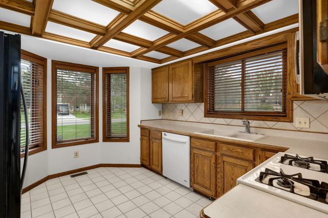 9642 Lakeside Trail, Champlin, MN 55316