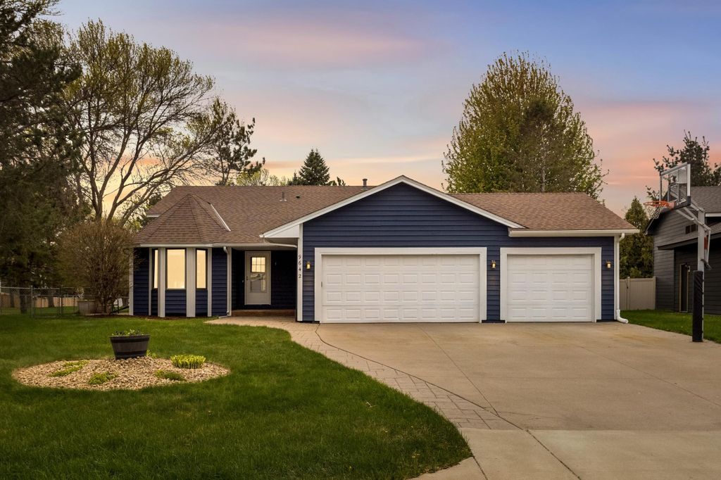 9642 Lakeside Trail, Champlin, MN 55316