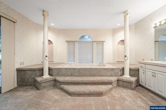 524 Clarmount Ct NW, Salem, OR 97304