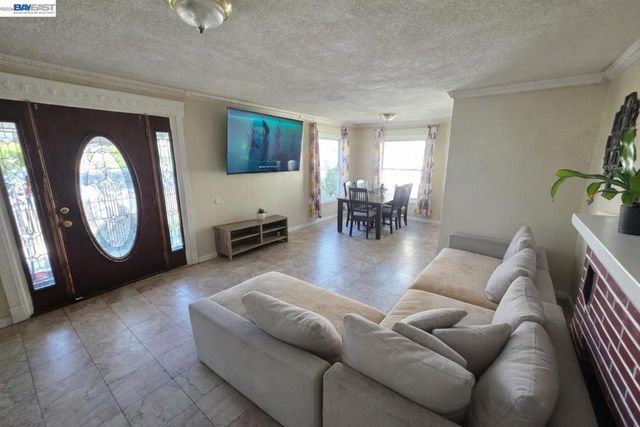 1710 Gaynor Ave, Richmond, CA 94801