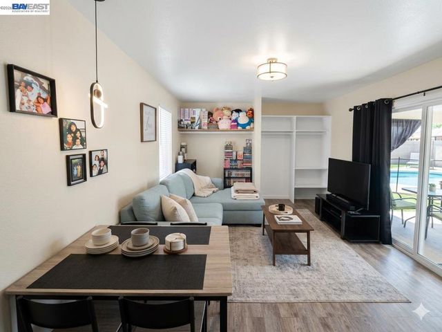 1710 Gaynor Ave, Richmond, CA 94801