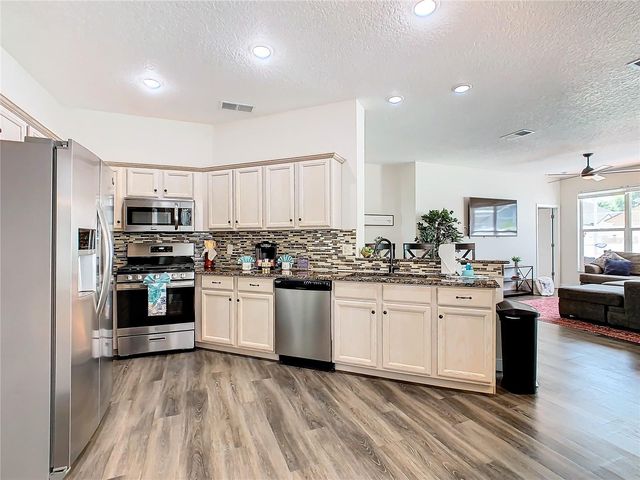 511 JAYBEE AVENUE, Davenport, FL 33897