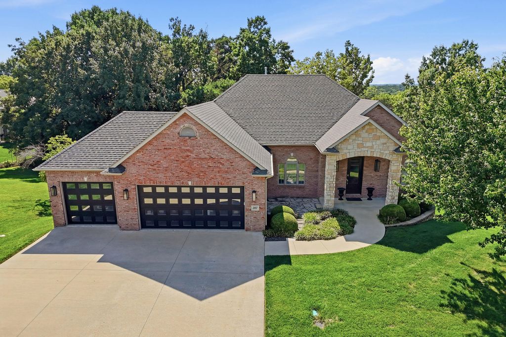 207 PAW PAW WAY, Columbia, MO 65203