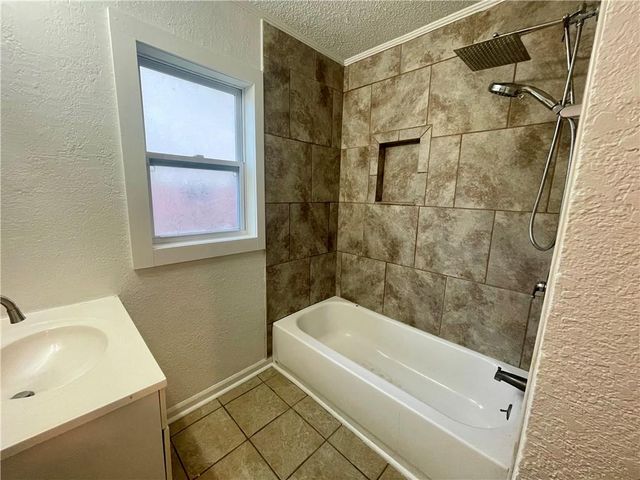2735 N 31st Street, Kansas City, KS 66104