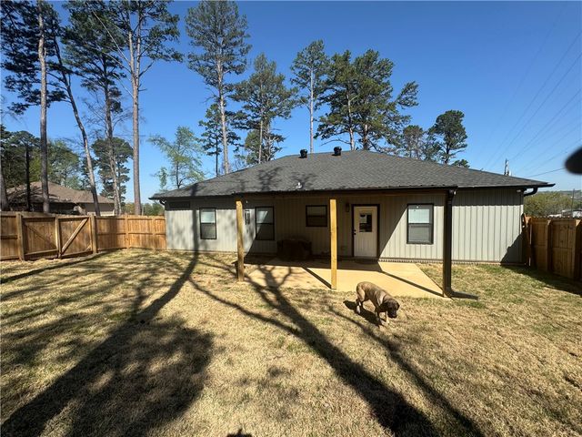 1105 Marina Road, Russellville, AR 72802